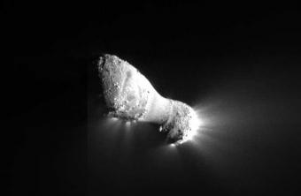 20101104205405-cometa-hartley.jpg