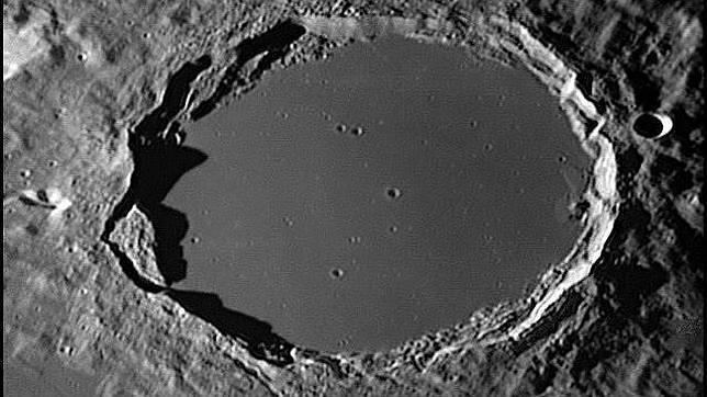 20131020084029-plato-crater-luna.jpg