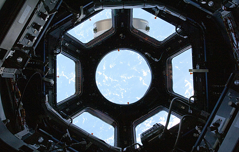Vista desde el interior de la Estación Espacial Internacional.| AP
